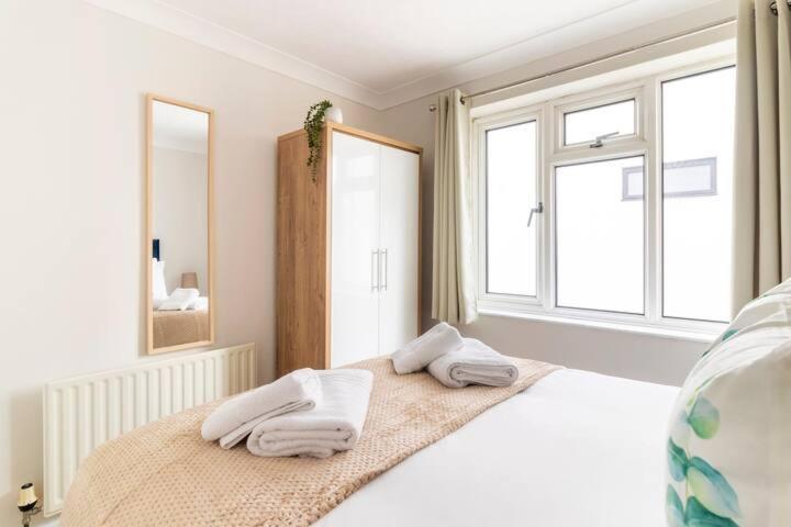 Incredible Sea View 2 Bedroom Beach Apartment Bournemouth Eksteriør billede