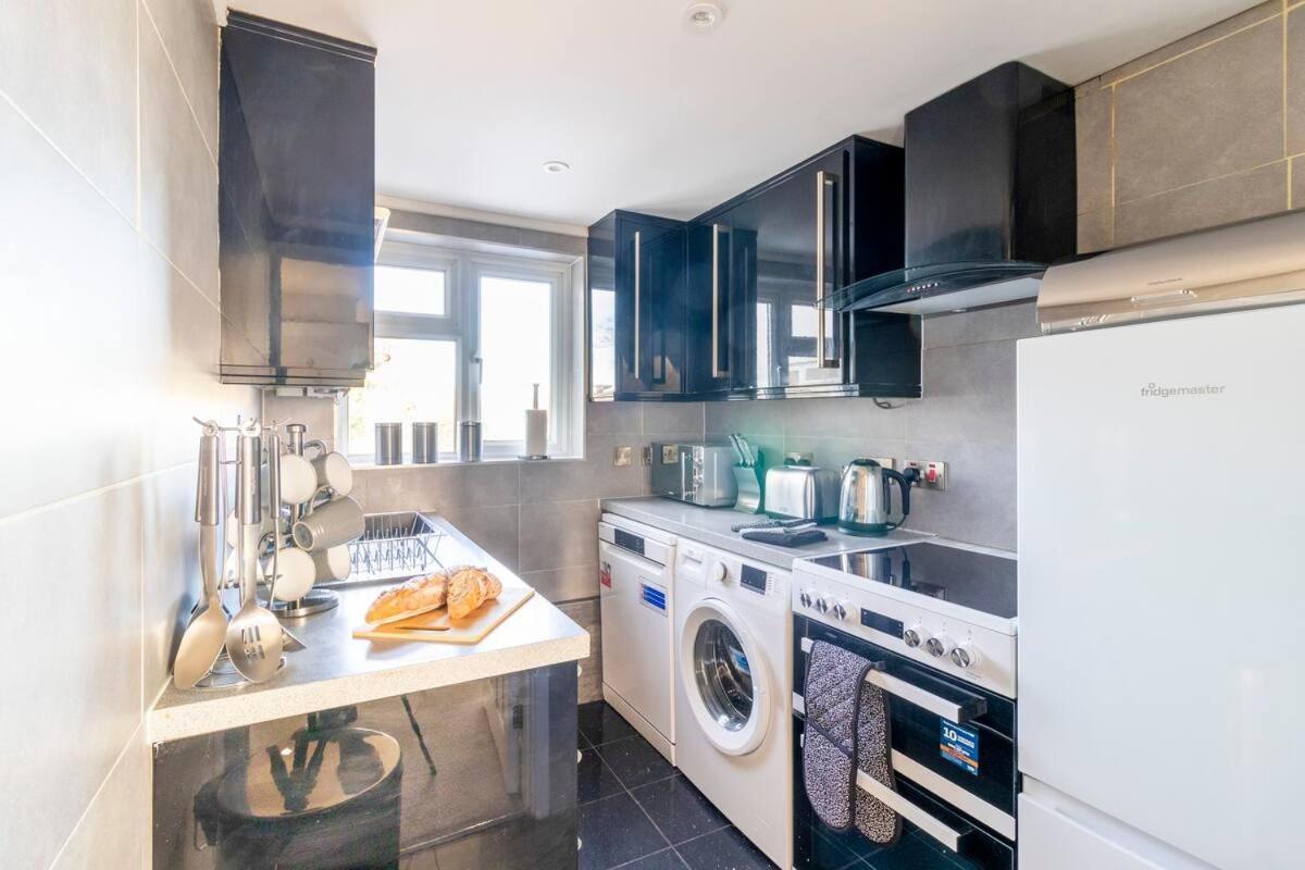 Incredible Sea View 2 Bedroom Beach Apartment Bournemouth Eksteriør billede